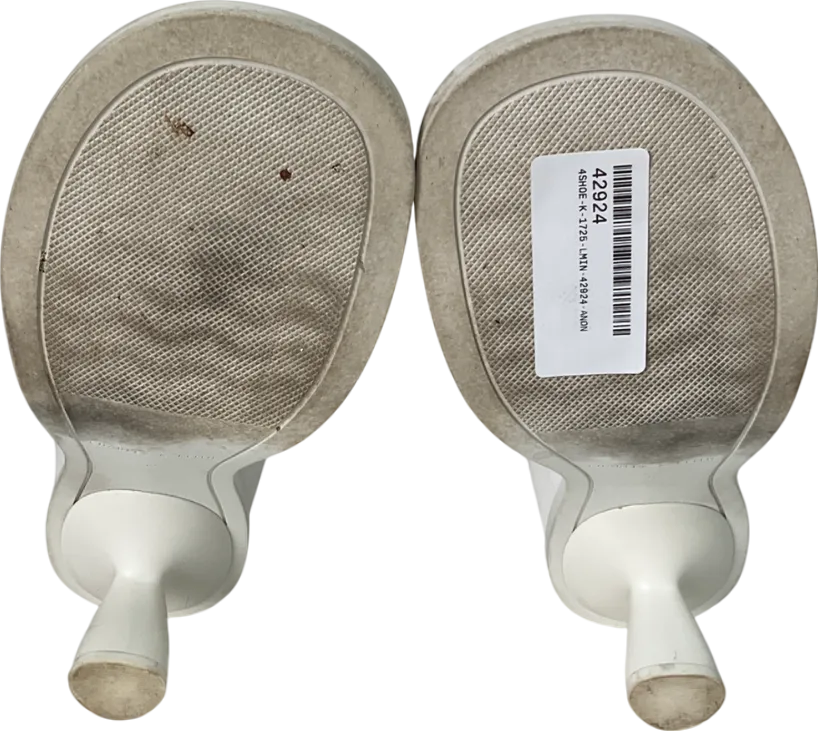 Charles & Keith White Alma Thong Mules UK 6 EU 39 👠