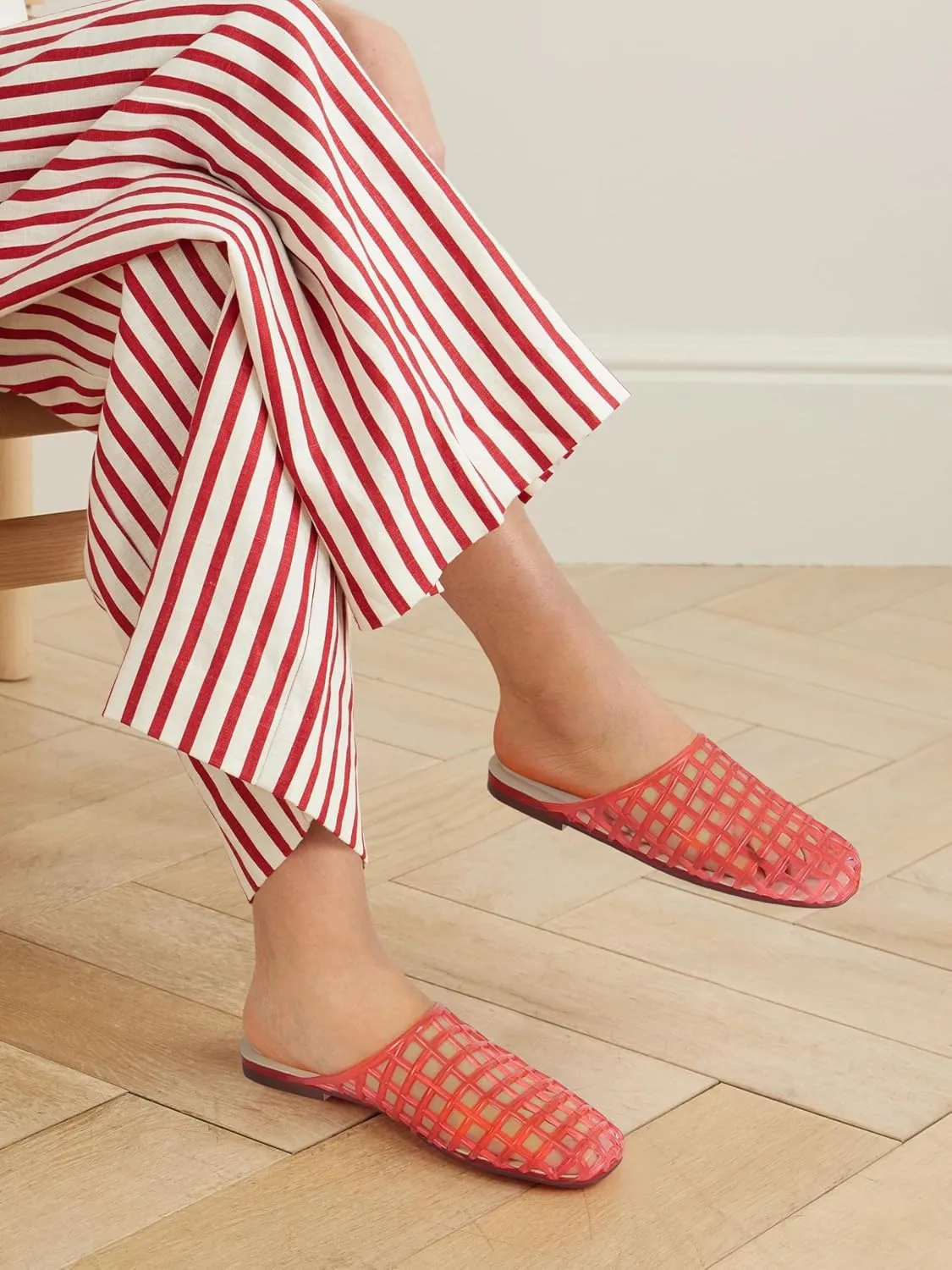 Clear Jelly Flats for Women Closed Toe Mesh Hollow Jellies Mule Sandals Slip On Jelly Slides Casual Comfortable Summer Beach Slipper Sandals