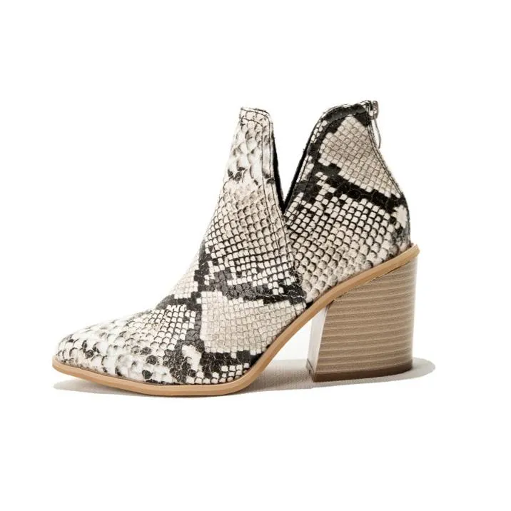 Women's side v cut stacked block heel pointed toe ankle booties